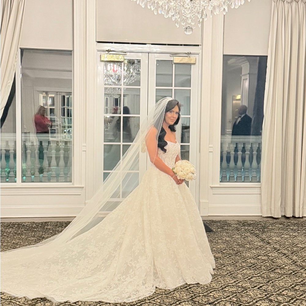 Elegant Ivory Wedding Dress